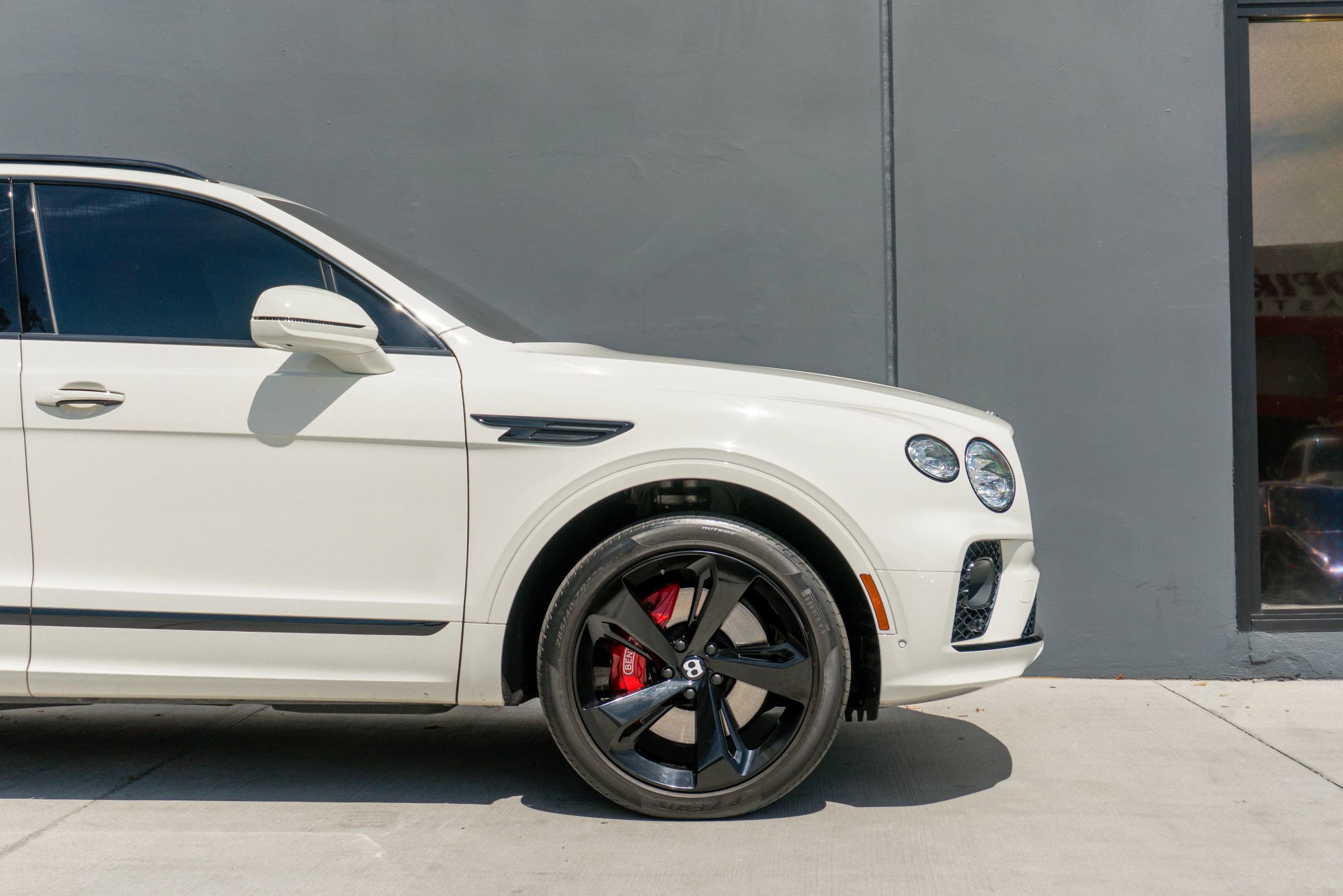 Used 2023 Bentley Bentayga image 37