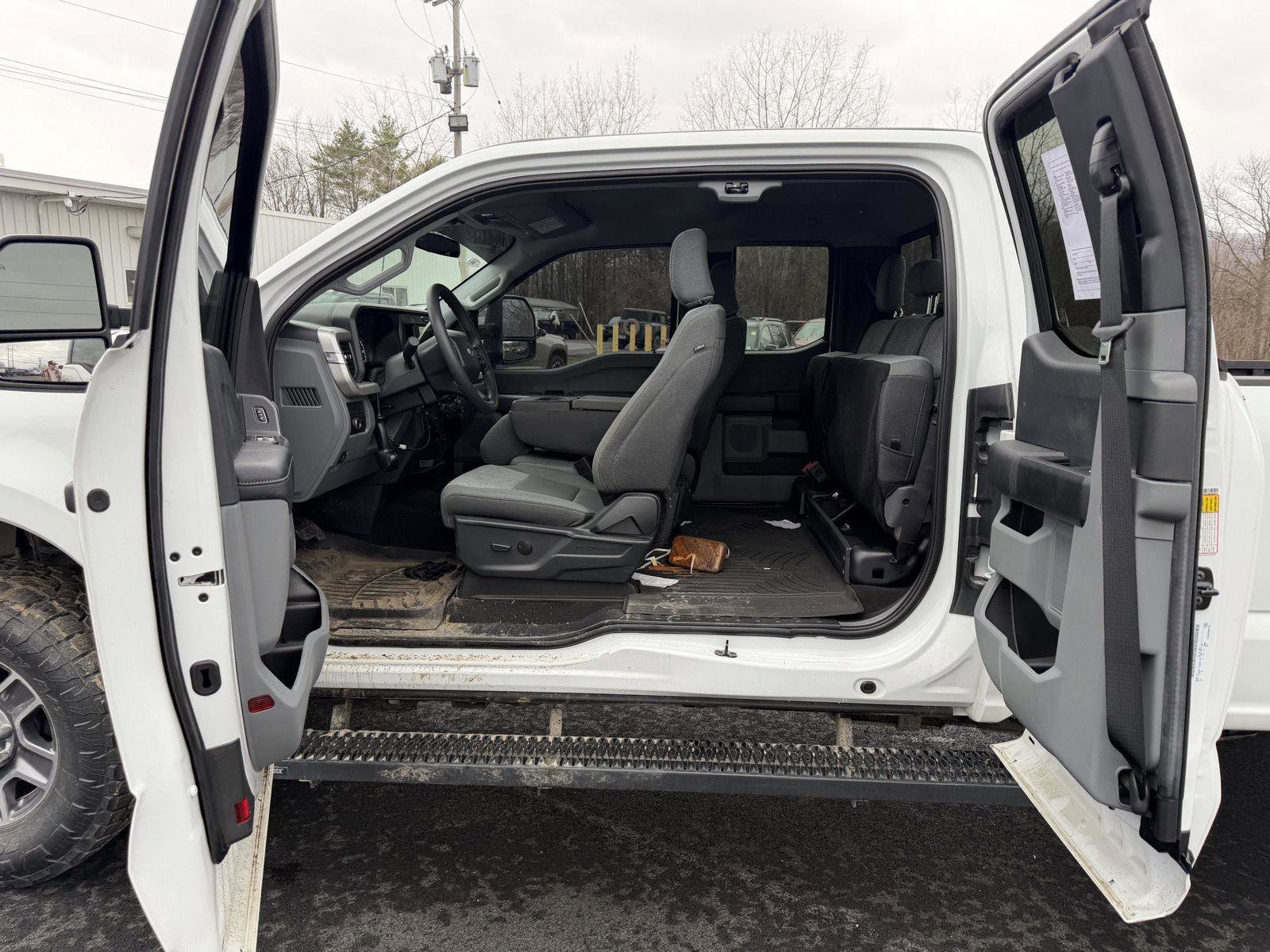 Used 2025 Ford F350 XLT w/ FX4 Off-Road Package AWD/4WD image 13