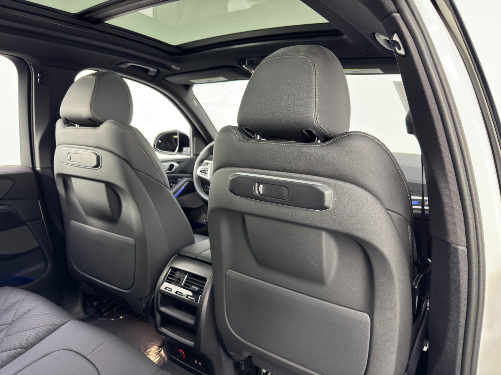 Used 2024 BMW X5 xDrive50e w/ M Sport Package image 42