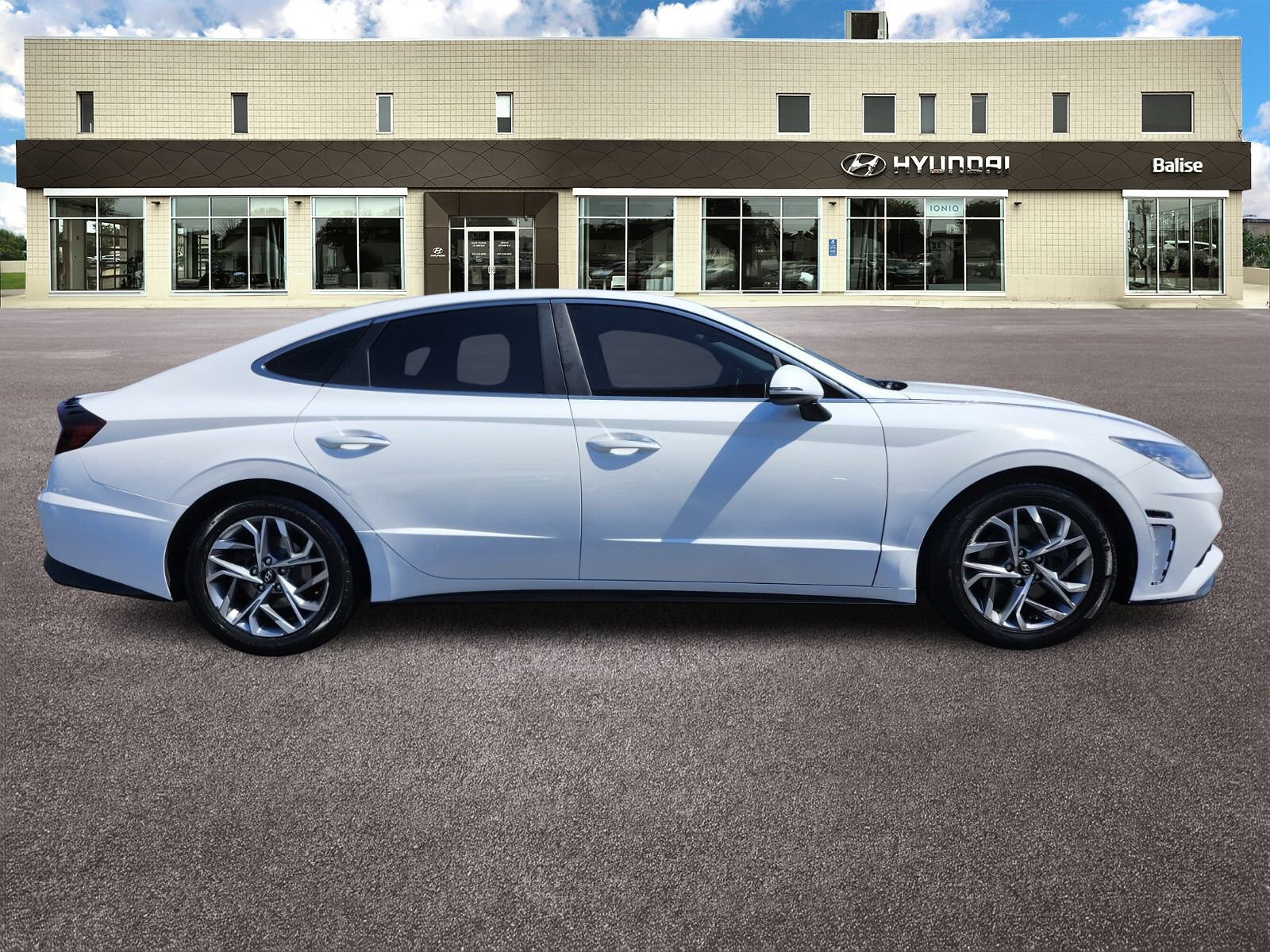 Used 2023 Hyundai Sonata SEL w/ Convenience Package image 2