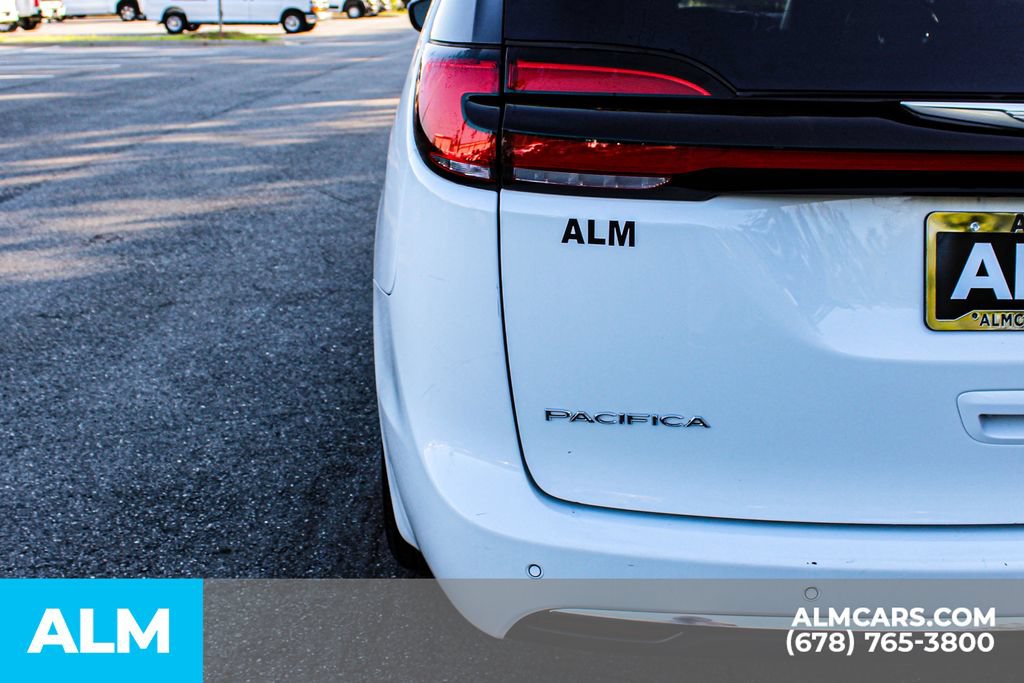 Used 2023 Chrysler Pacifica Touring-L FWD image 12