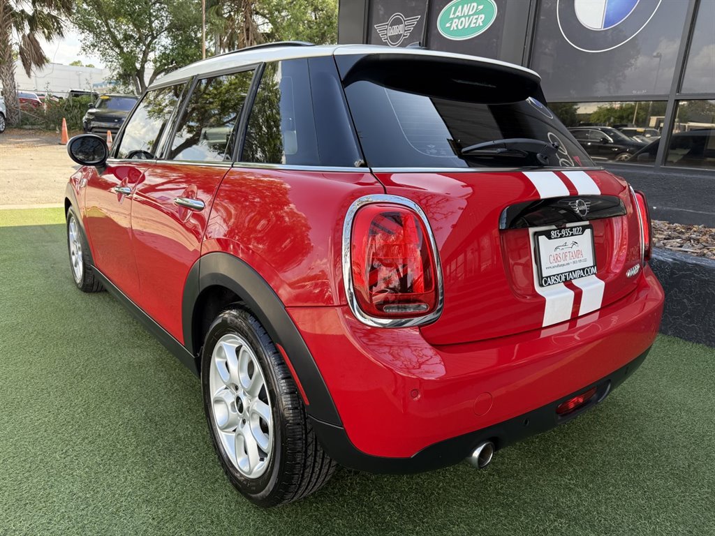 Used 2020 MINI Cooper 4-Door Hardtop w/ Premium Package FWD image 4