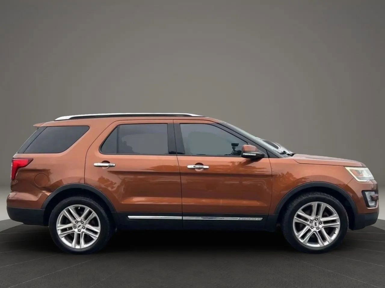 Used 2017 Ford Explorer Limited image 4