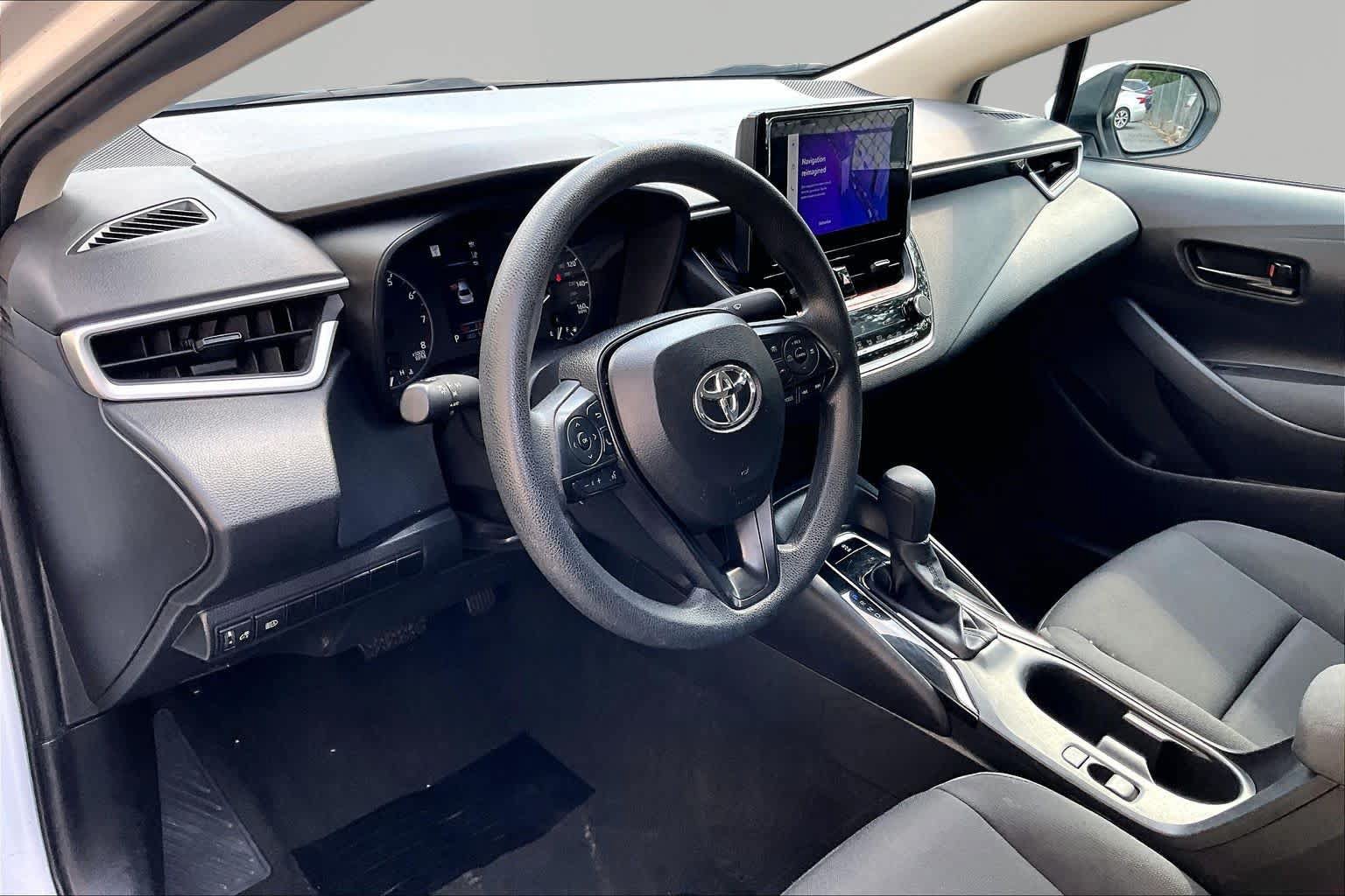 Used 2025 Toyota Corolla LE FWD image 18