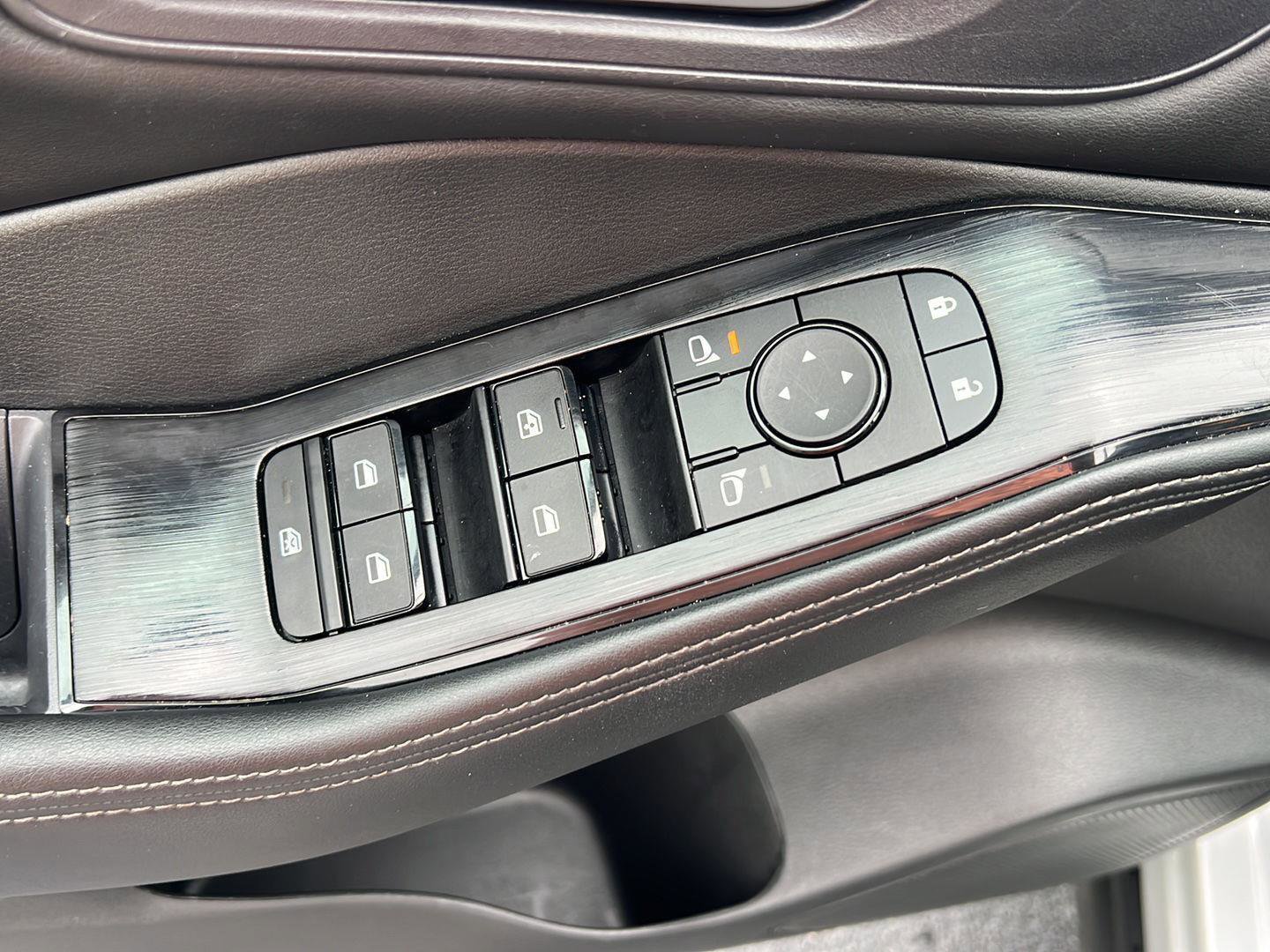 Used 2024 Nissan Rogue SV image 32