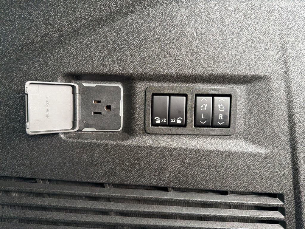 Used 2021 Chevrolet Tahoe LT w/ LT Signature Package image 10