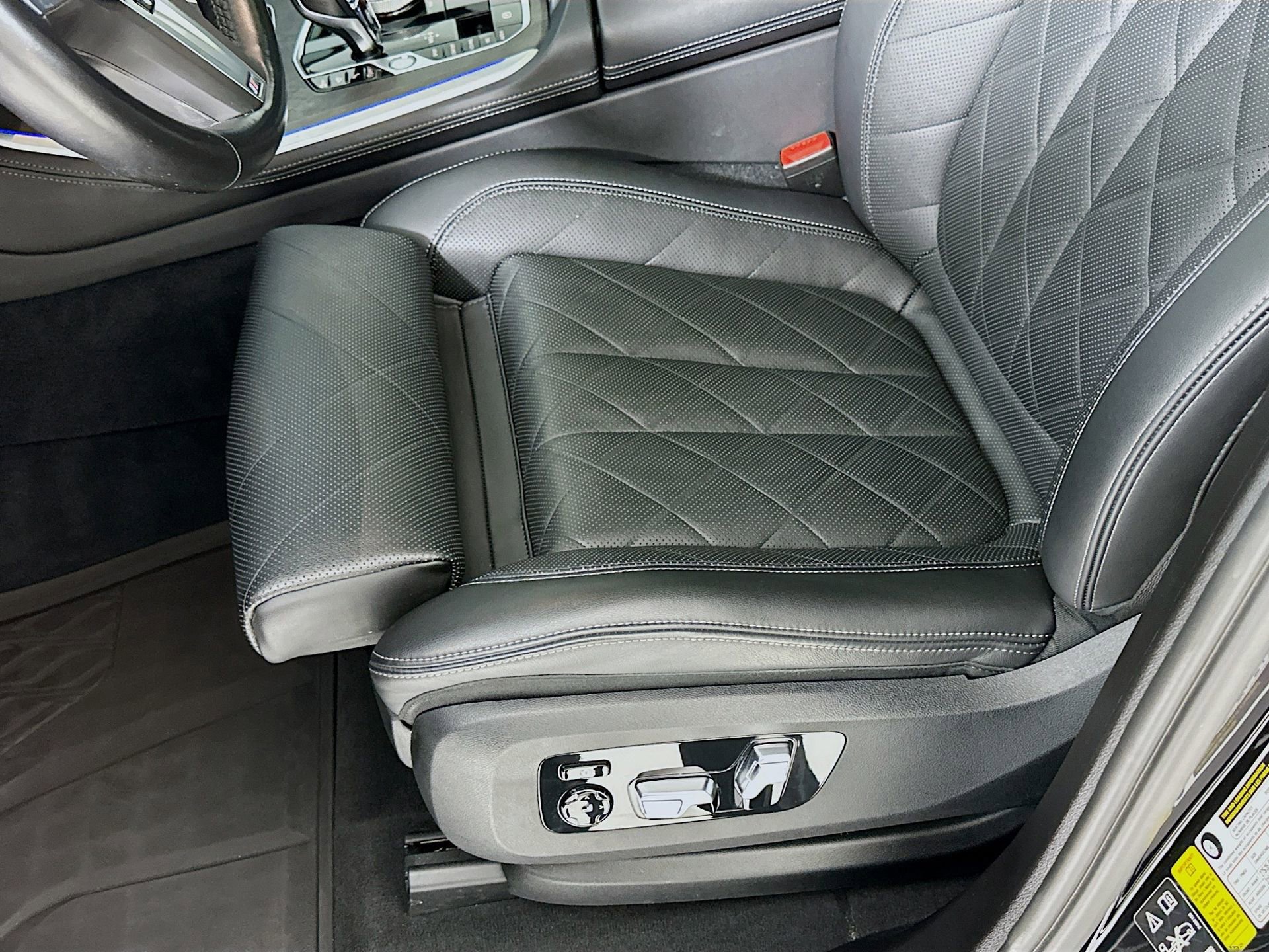 Used 2023 BMW X5 M50i w/ Executive Package image 21