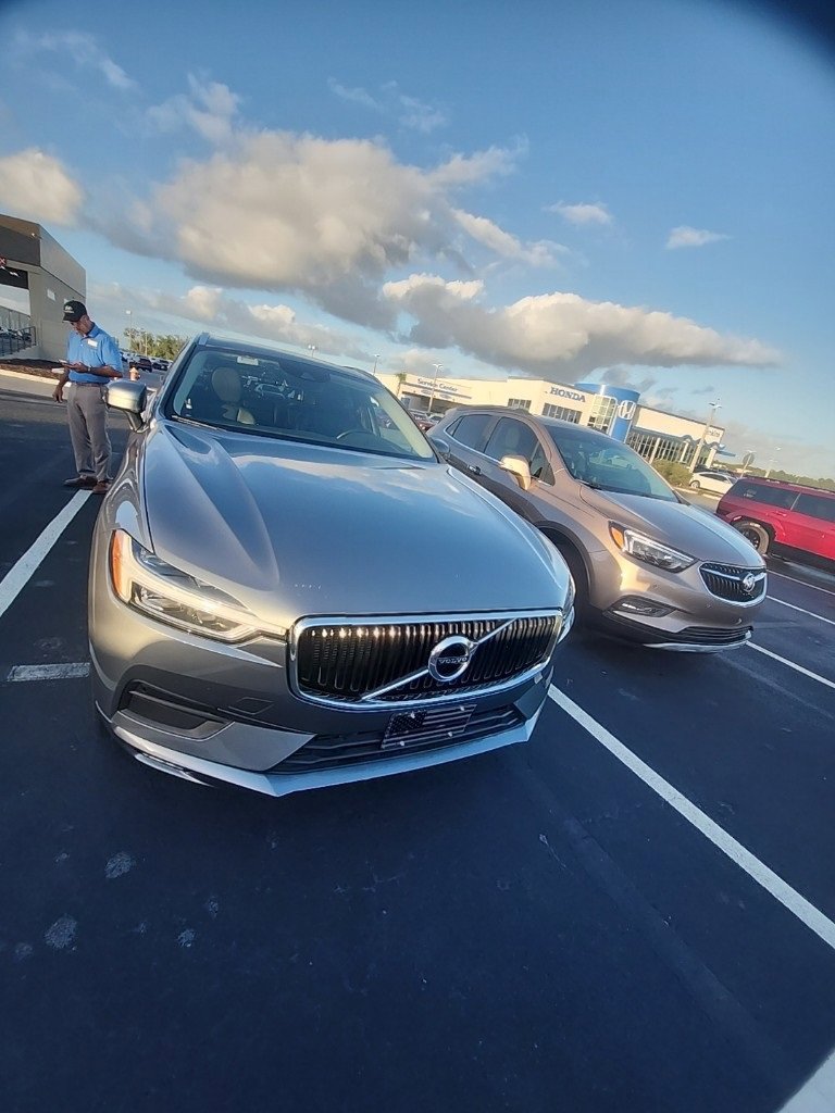 Used 2021 Volvo XC60 T5 Momentum w/ Premium Package