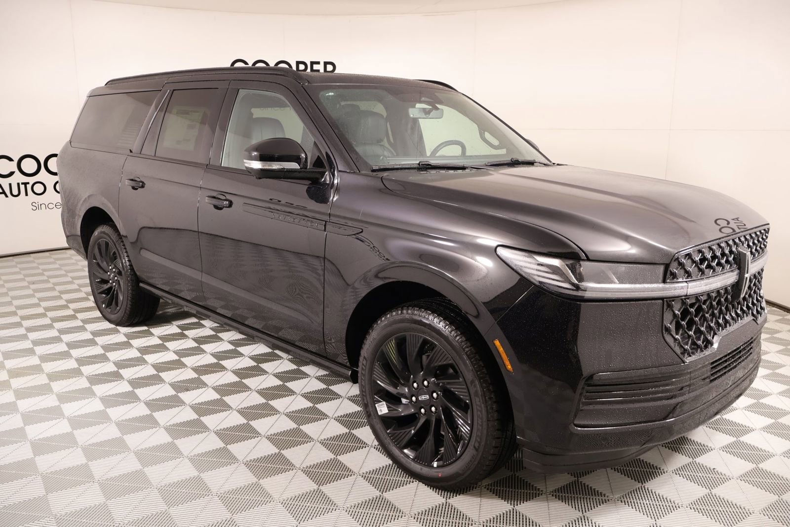 New 2026 Lincoln Navigator L Reserve w/ Jet Appearance Package