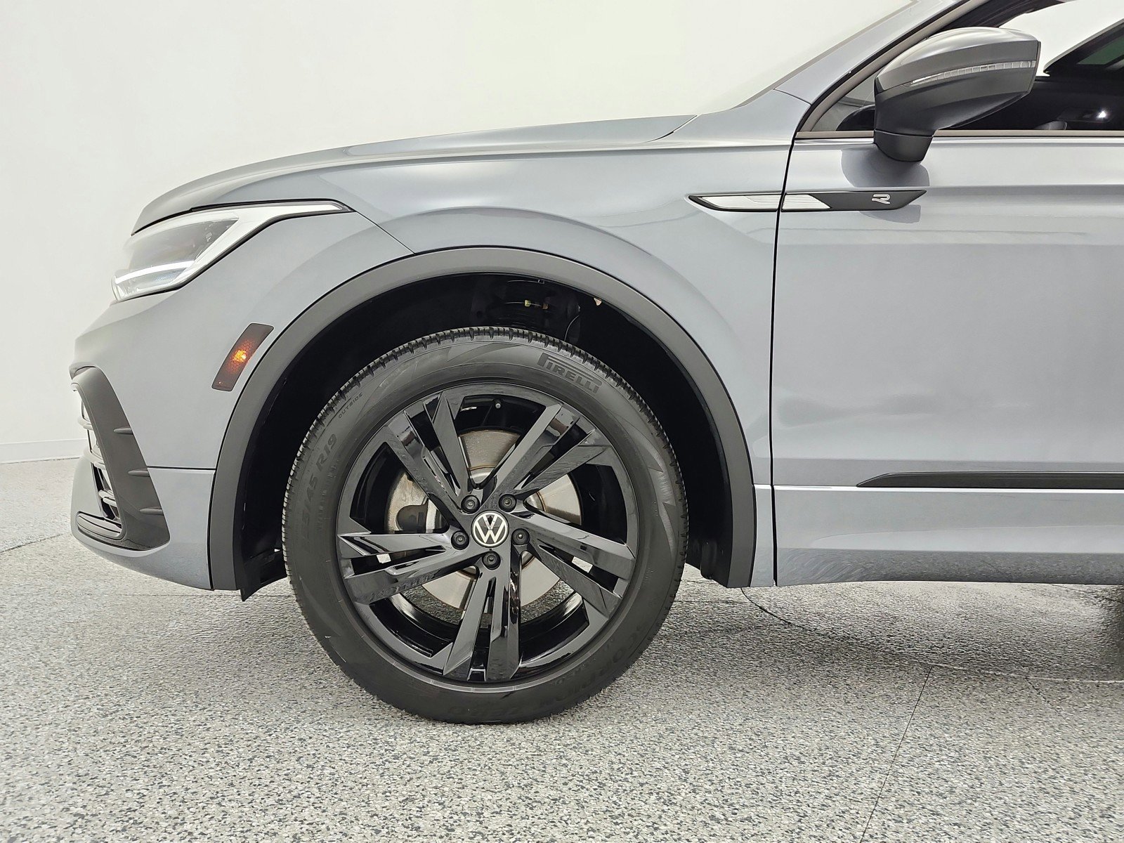 Used 2024 Volkswagen Tiguan SE R-Line image 21