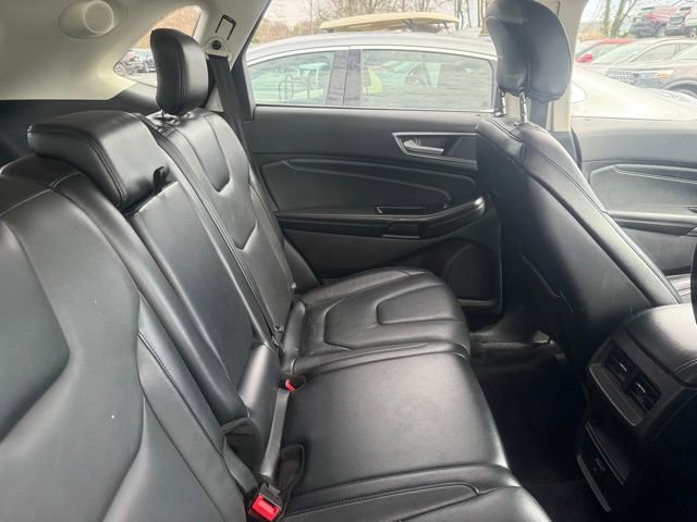Used 2018 Ford Edge Titanium image 5