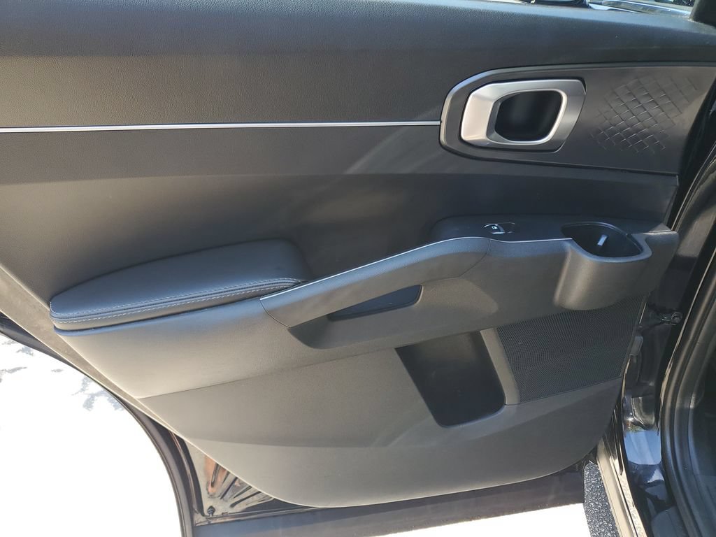 Used 2022 Kia Sorento LX FWD image 11