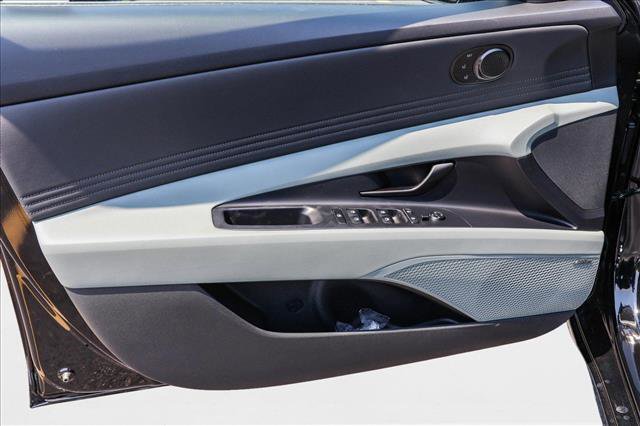 New 2025 Hyundai Elantra Limited image 12