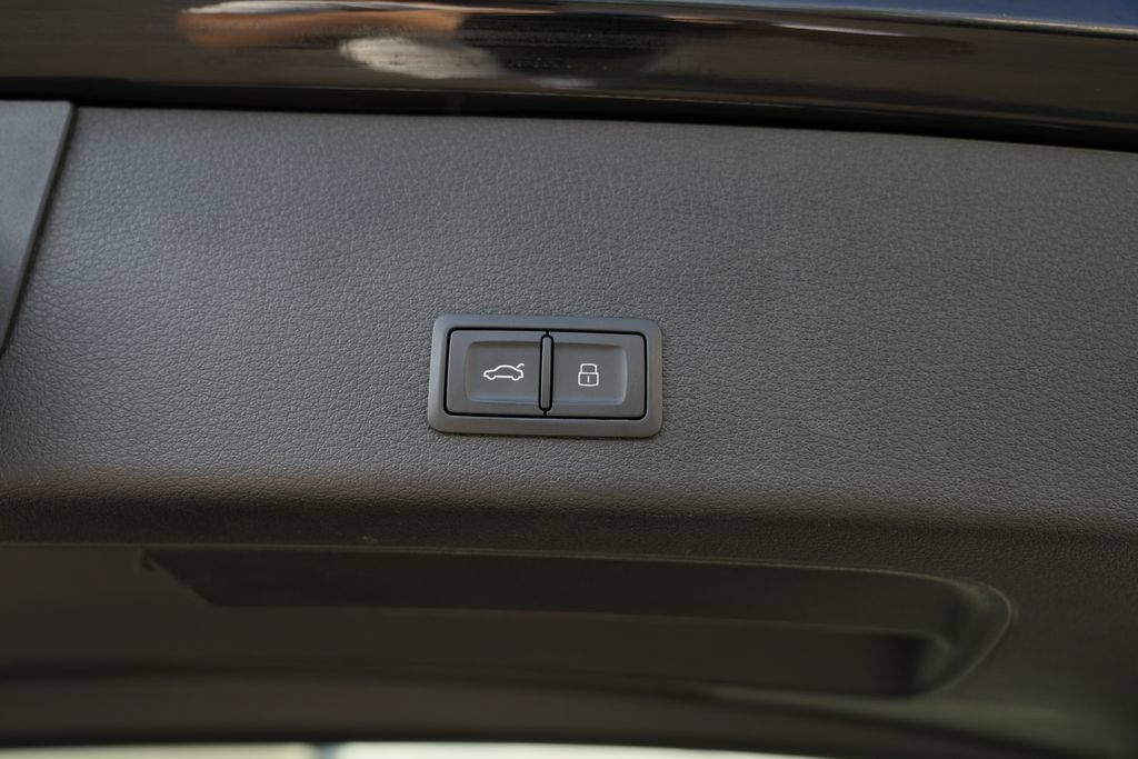 Used 2019 Audi e-tron Prestige AWD/4WD image 16