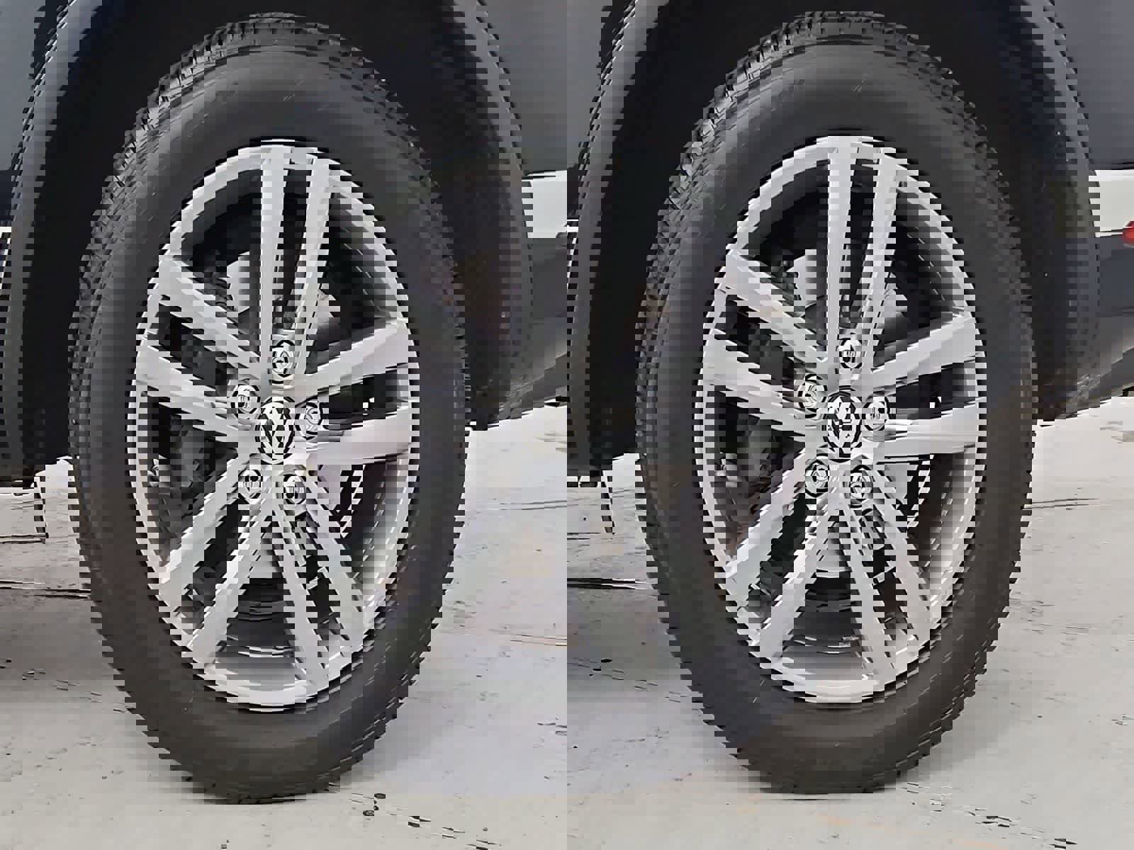 Used 2015 Volkswagen Touareg TDI AWD/4WD image 13