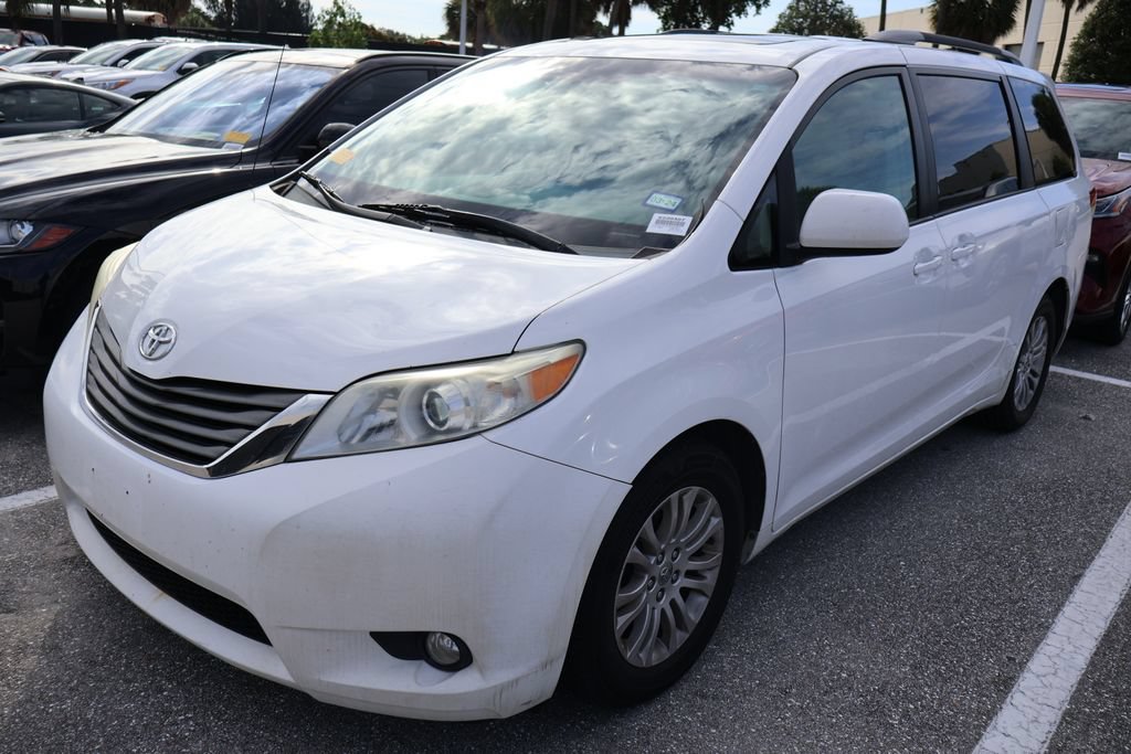 Used 2012 Toyota Sienna XLE FWD image 2
