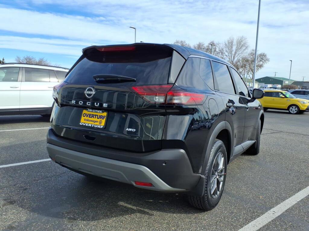 Used 2023 Nissan Rogue S image 4