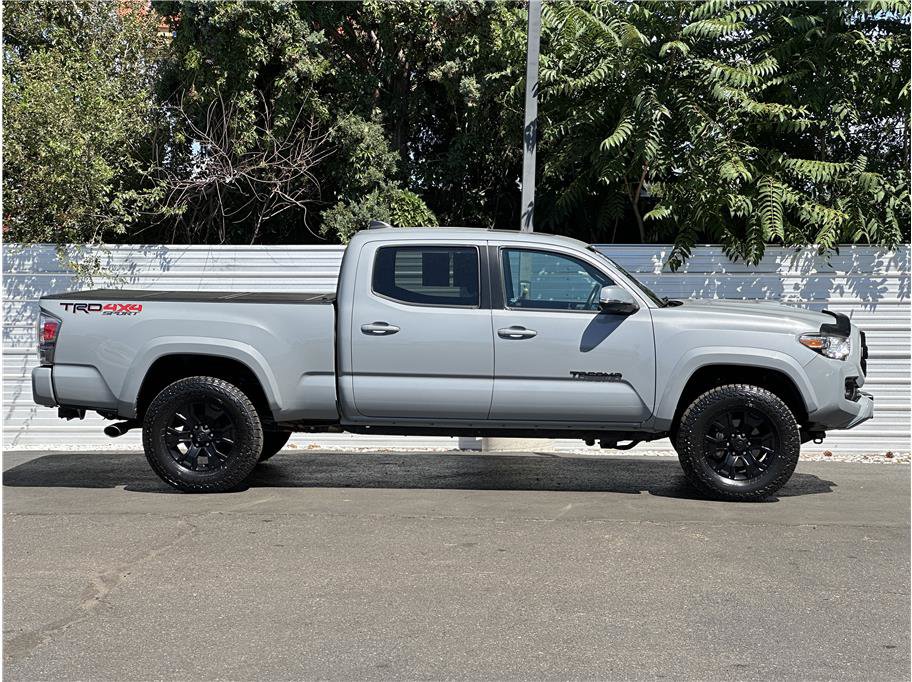 Used 2020 Toyota Tacoma TRD Sport w/ TRD Premium Sport Package AWD/4WD image 9