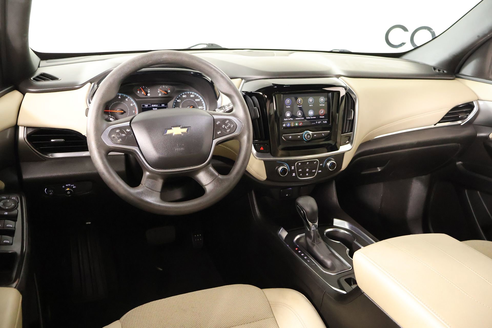 Used 2023 Chevrolet Traverse LS image 2
