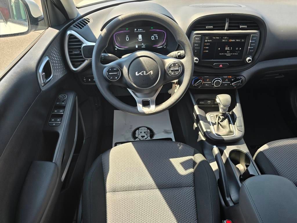 Used 2024 Kia Soul LX FWD image 3