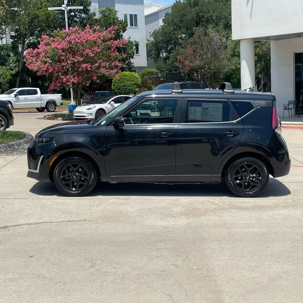 Used 2024 Kia Soul LX w/ Option Group 015 FWD image 3