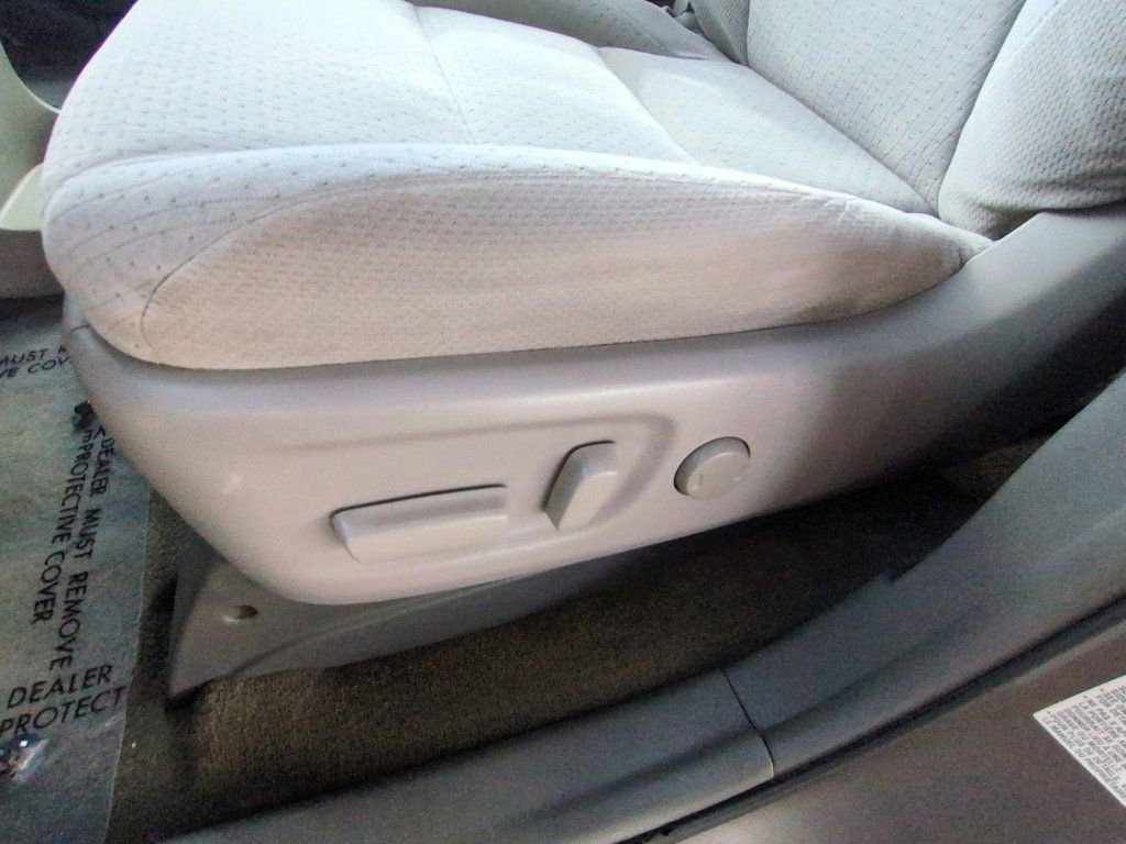 Used 2015 Toyota Sienna LE image 13