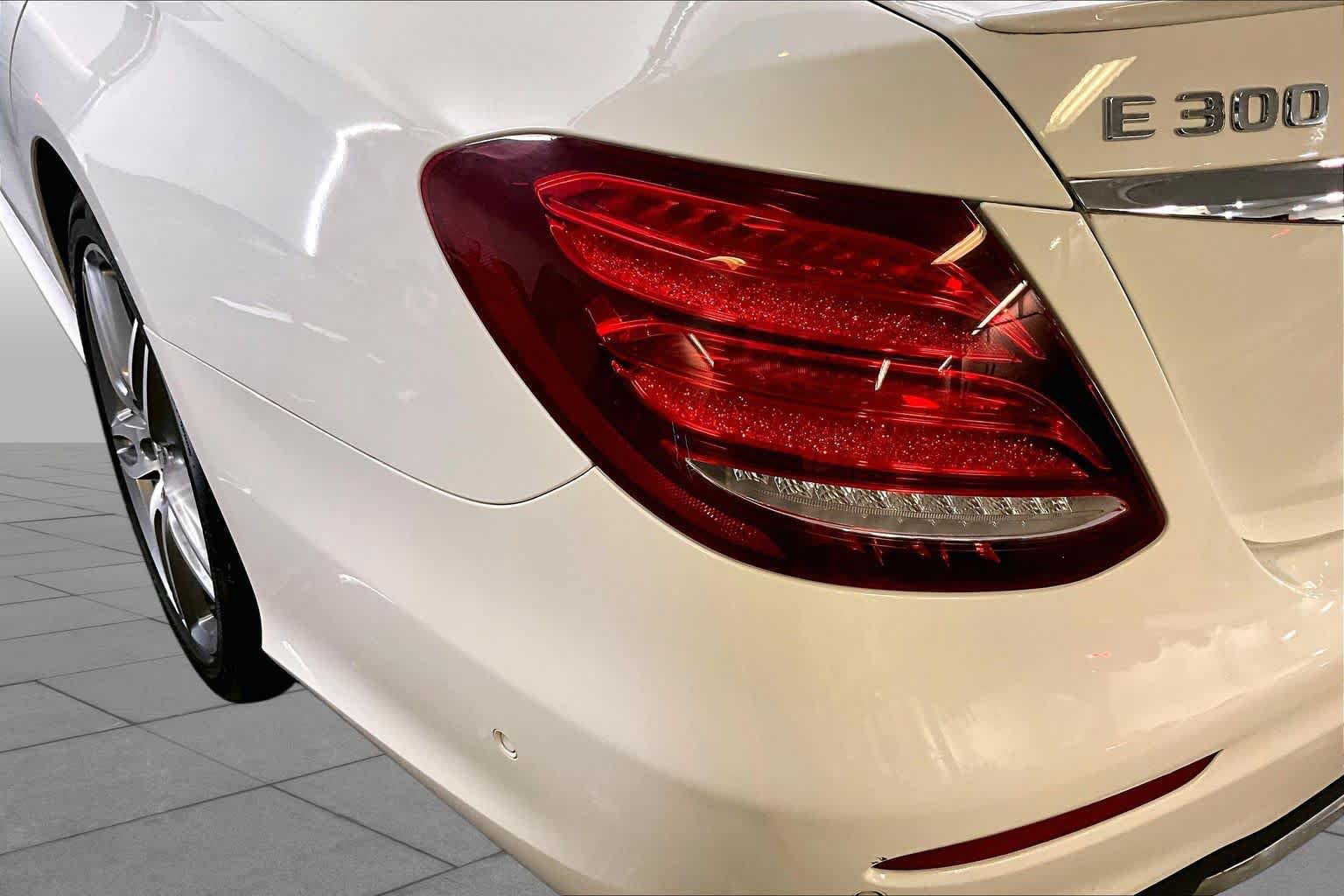 Certified 2017 Mercedes-Benz E 300 4MATIC image 28