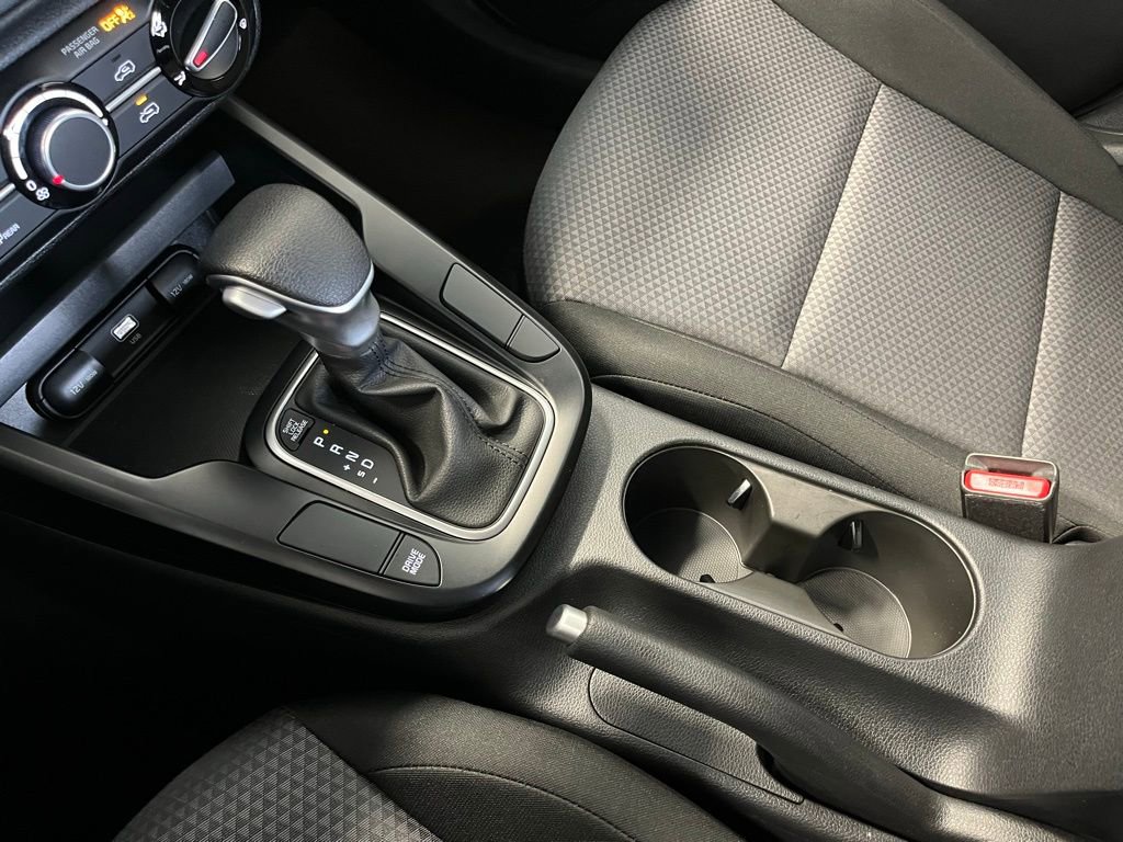 Used 2025 Kia Soul LX w/ LX Technology Package FWD image 24