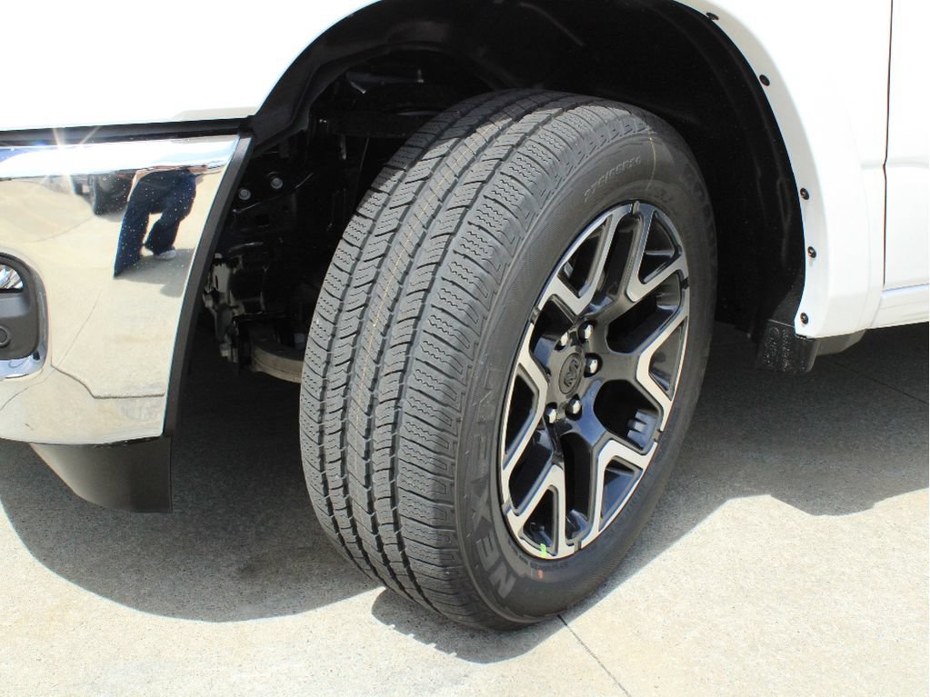 New 2026 RAM 1500 Laramie AWD/4WD image 39
