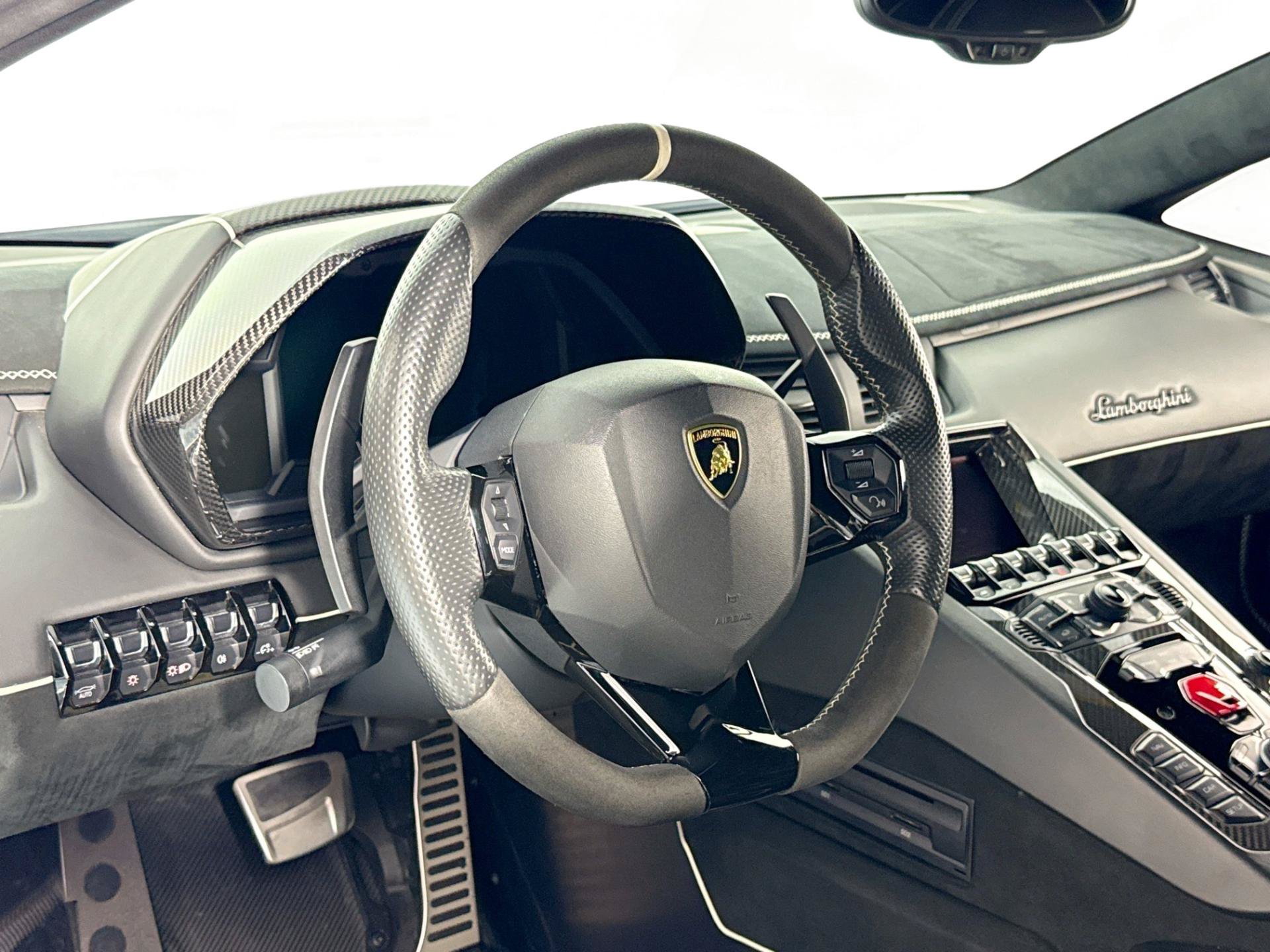 Used 2020 Lamborghini Aventador SVJ AWD/4WD image 18