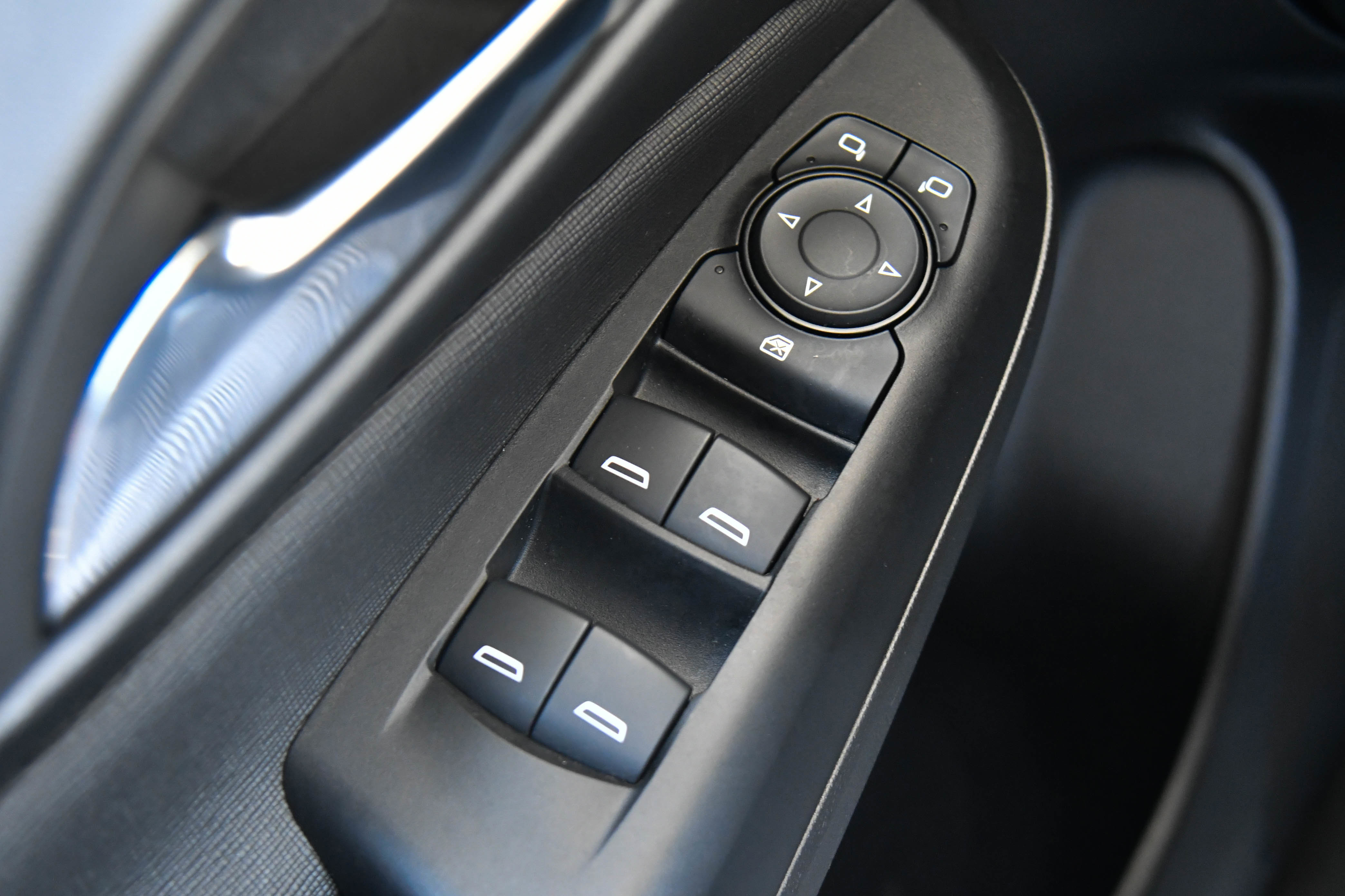 Used 2025 Buick Envista Preferred image 34