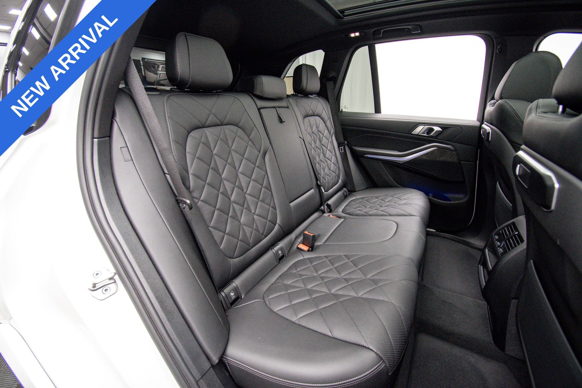 Used 2024 BMW X5 xDrive40i w/ M Sport Package AWD/4WD image 17