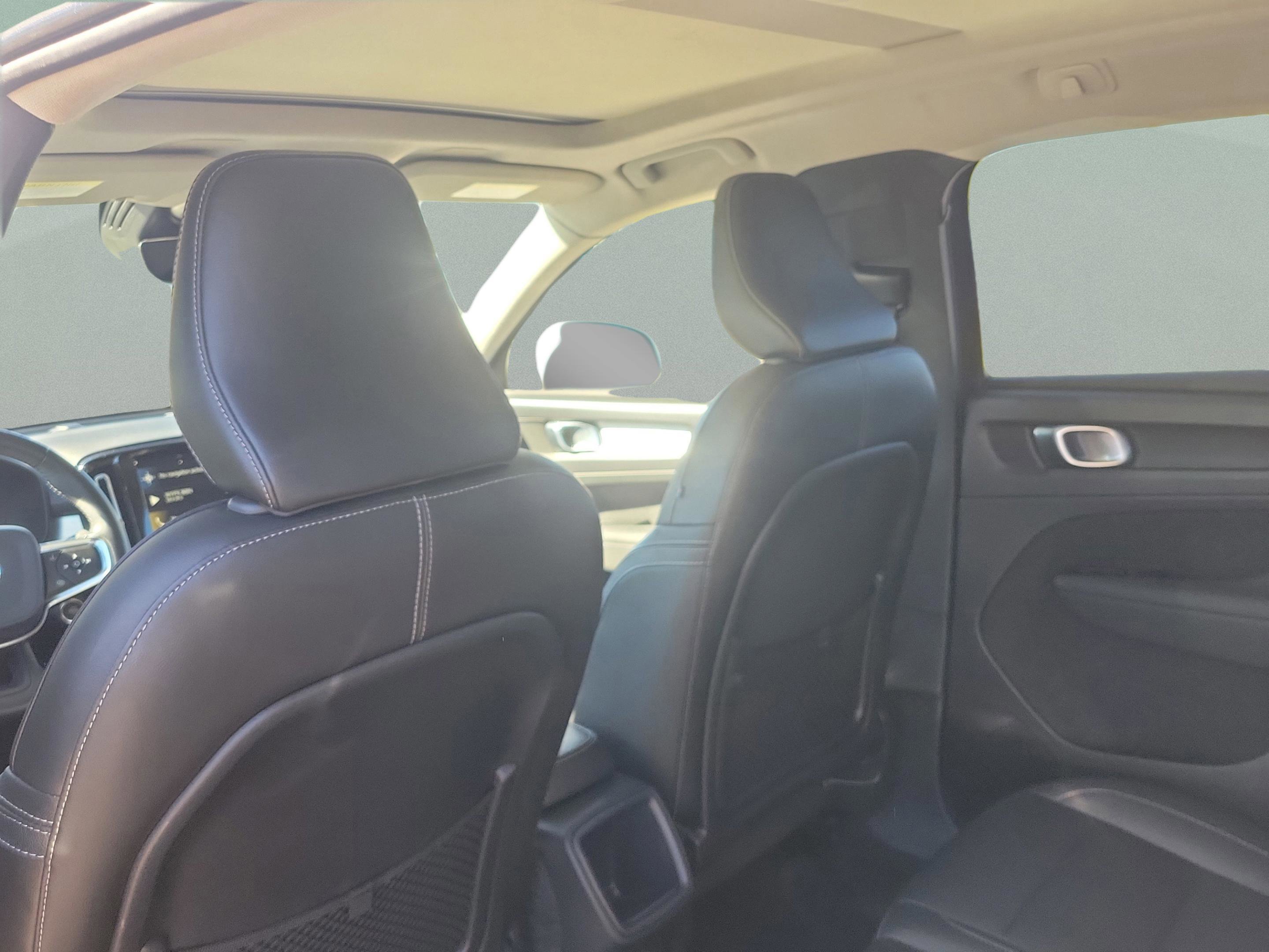 Used 2020 Volvo XC40 T5 Momentum w/ Protection Package Premier image 7