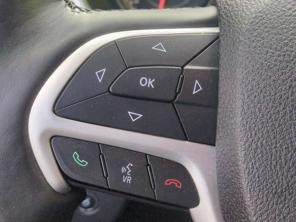 Used 2016 Jeep Cherokee Trailhawk AWD/4WD image 15