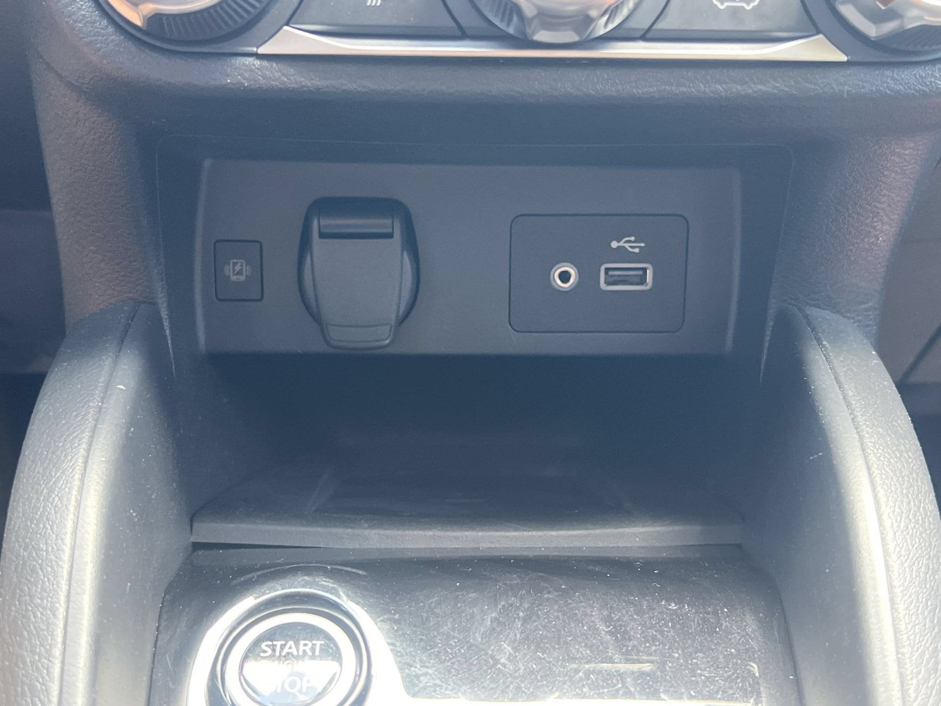 Certified 2023 Nissan Versa SV FWD image 7