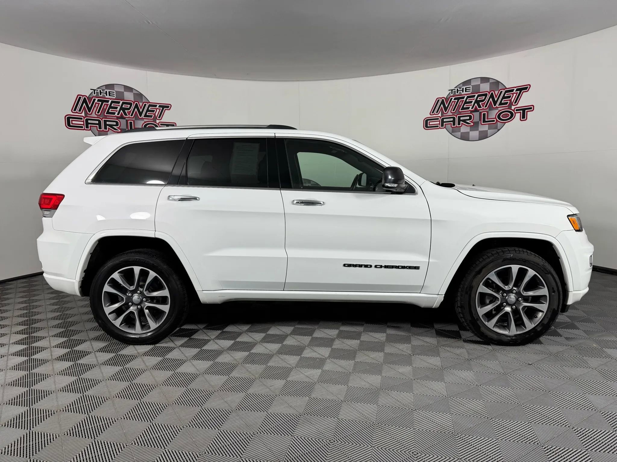 Used 2018 Jeep Grand Cherokee Overland image 8
