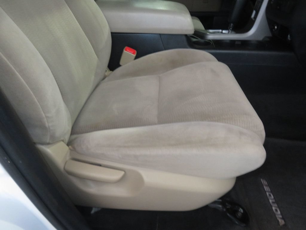 Used 2015 Toyota Sequoia SR5 AWD/4WD image 39