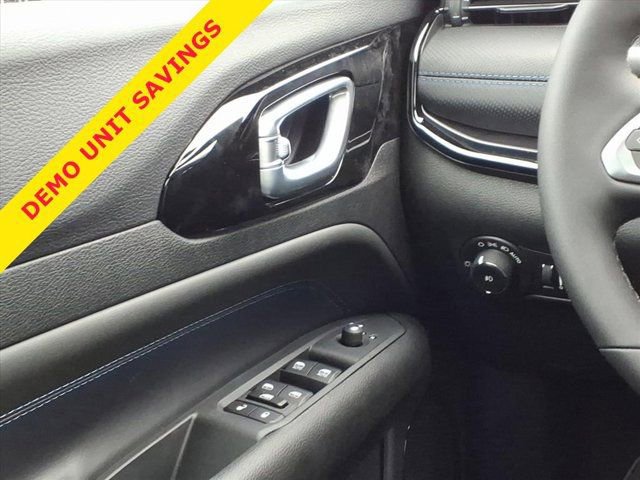 New 2026 Jeep Compass Latitude image 13