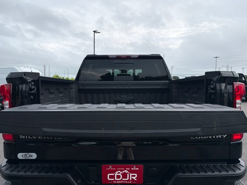 Used 2025 Chevrolet Silverado 1500 High Country w/ High Country Premium Package AWD/4WD image 10