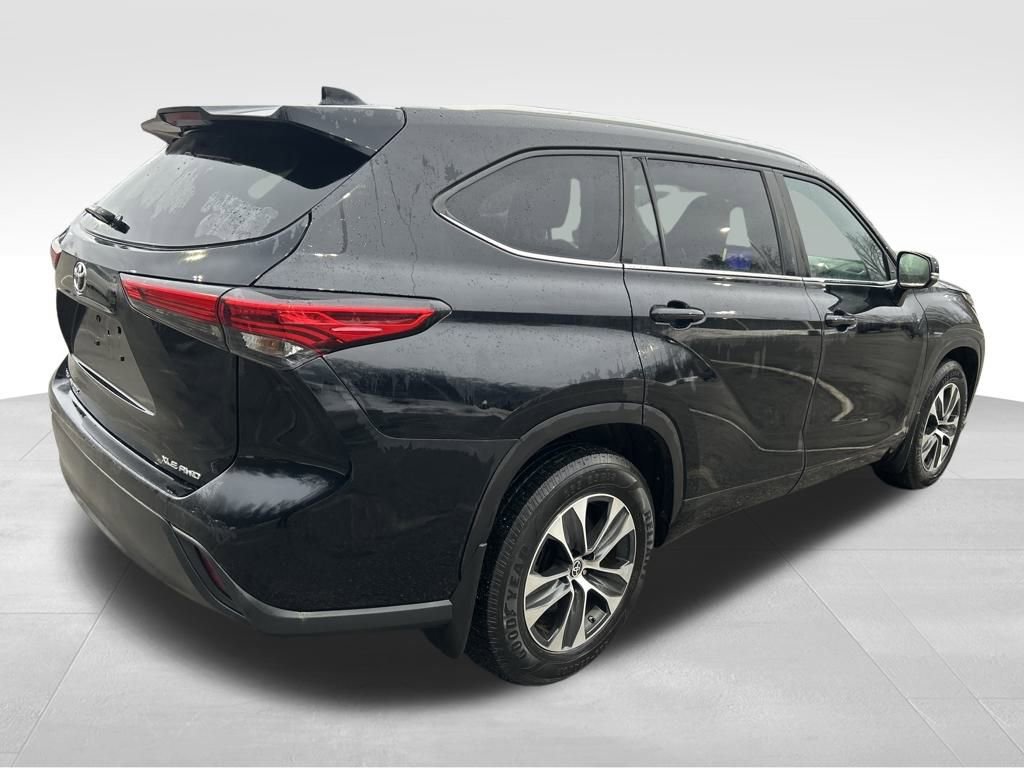 Used 2023 Toyota Highlander XLE image 6