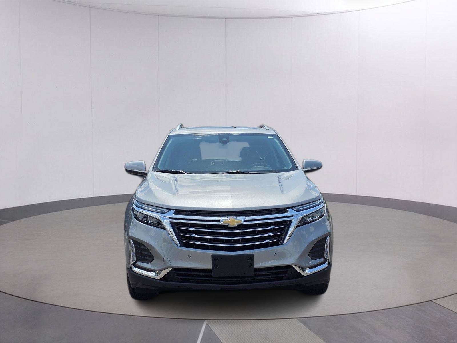 Used 2023 Chevrolet Equinox Premier AWD/4WD image 2