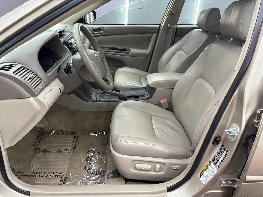 Used 2005 Toyota Camry LE FWD image 13