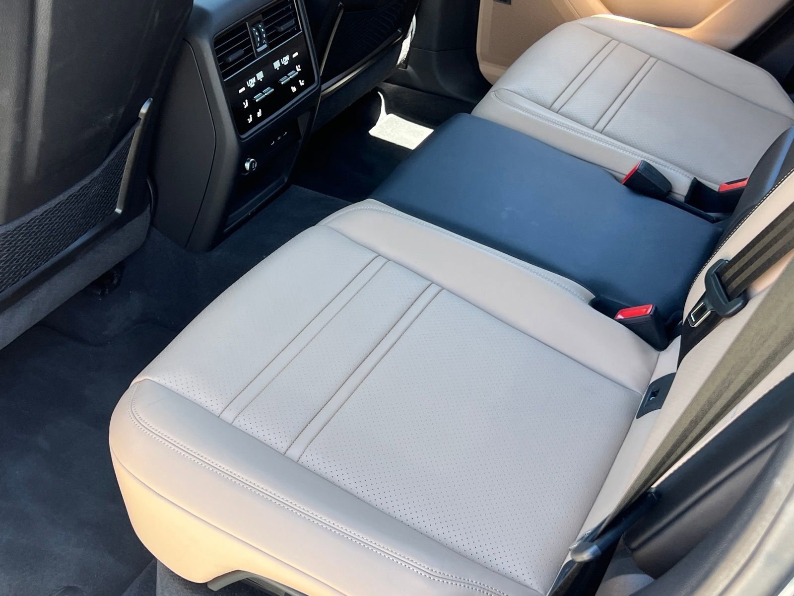 Certified 2025 Porsche Cayenne GTS AWD/4WD image 18