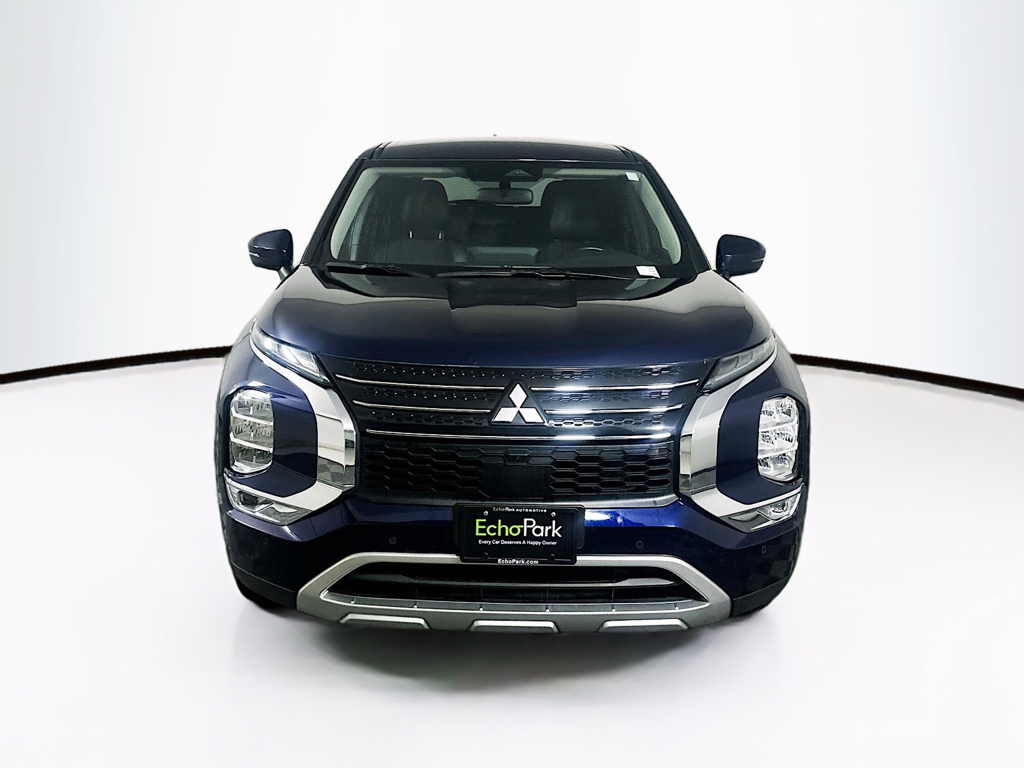 Used 2024 Mitsubishi Outlander SE image 2