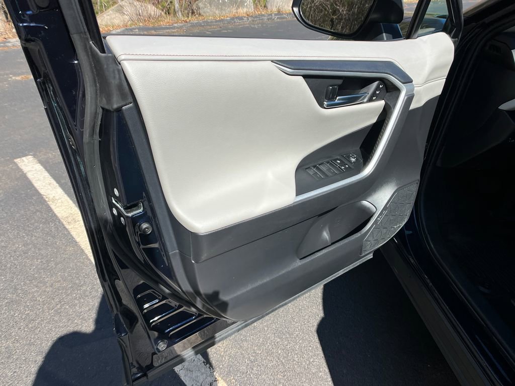 Used 2022 Toyota RAV4 Limited image 11