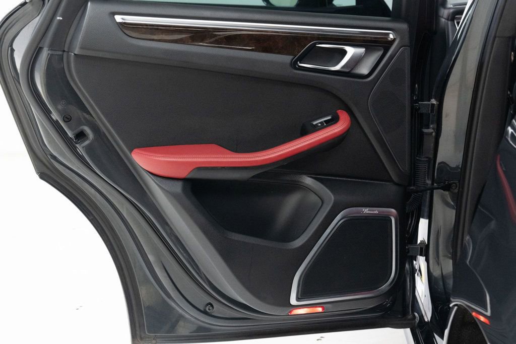 Used 2017 Porsche Macan Turbo image 32