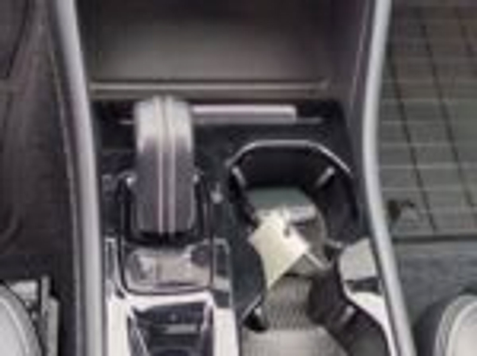 Used 2021 Volvo XC40 T5 R-Design image 12