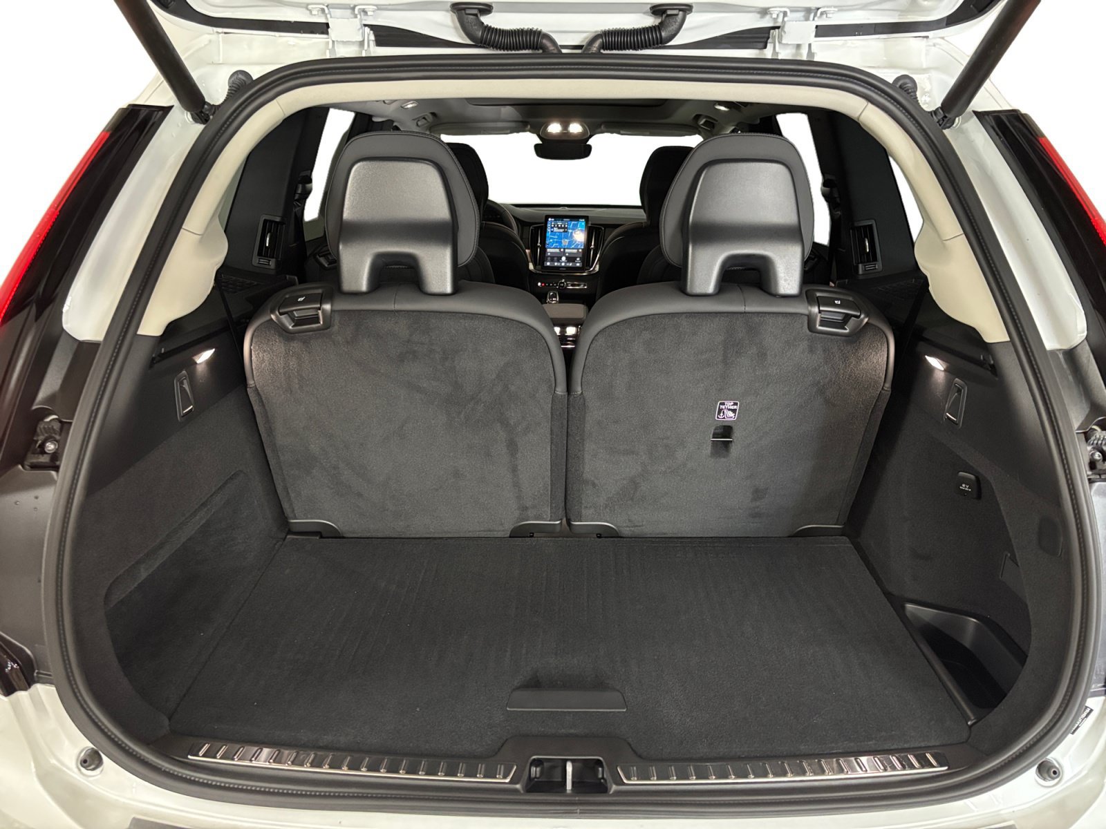 New 2026 Volvo XC90 T8 Plus w/ Protection Package Premier AWD/4WD image 18