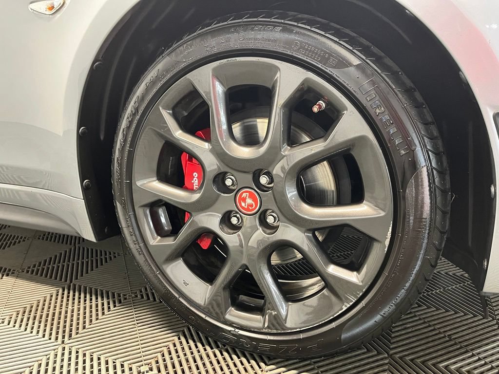 Used 2018 FIAT 124 Spider Abarth w/ Convenience Group RWD image 3