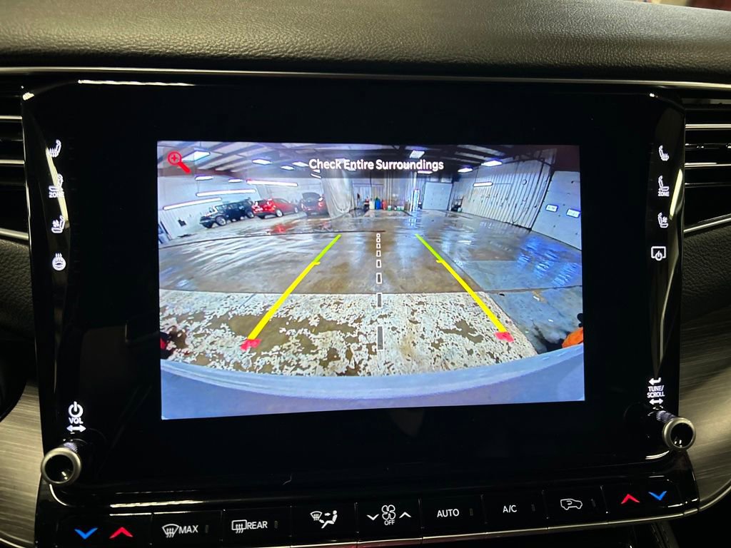 Certified 2024 Jeep Wagoneer L Series III w/ Flexible Seating Group image 23